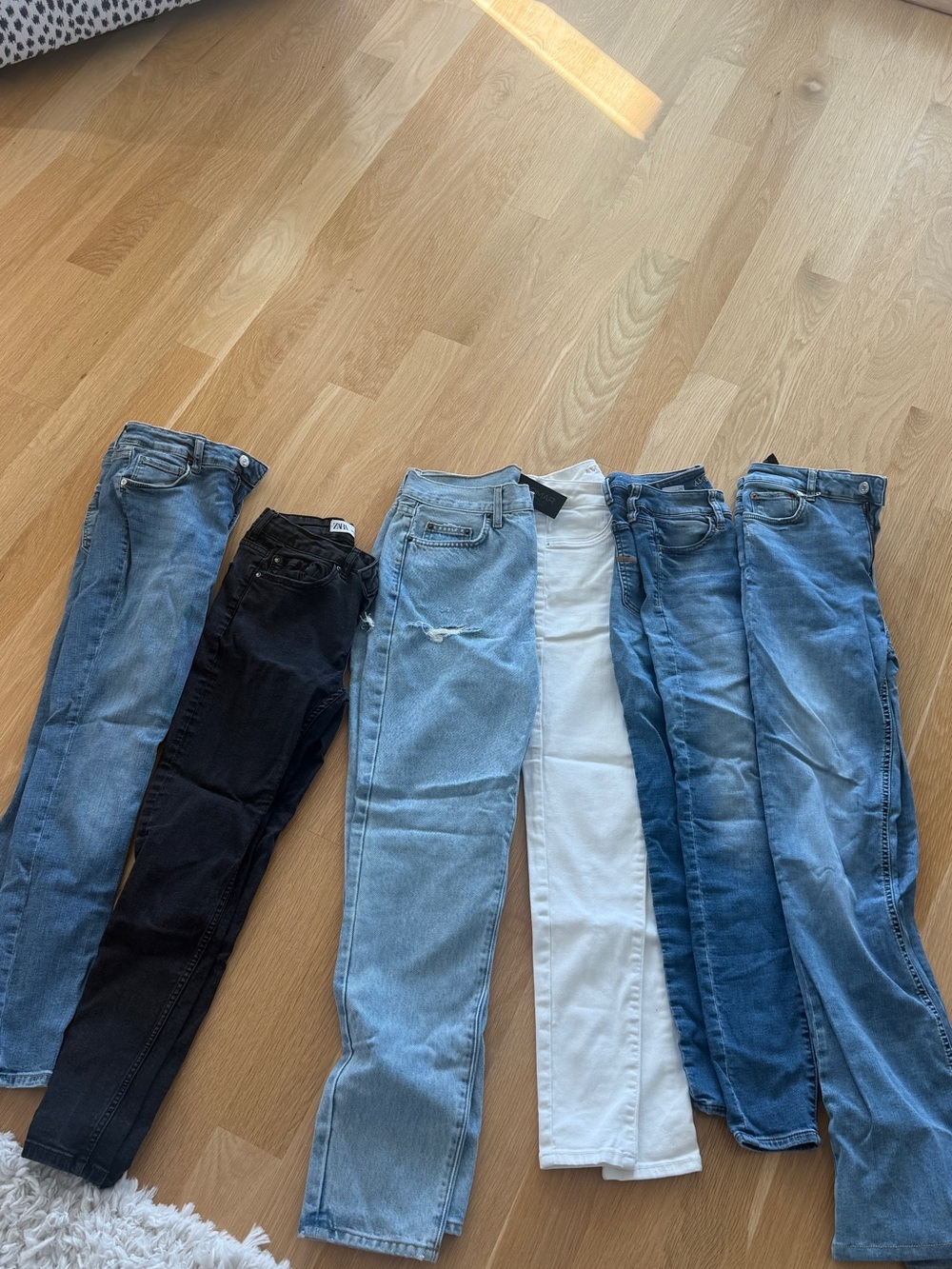 Women's Jeans Bundle - Light Blue, Dark Blue, Black, White
